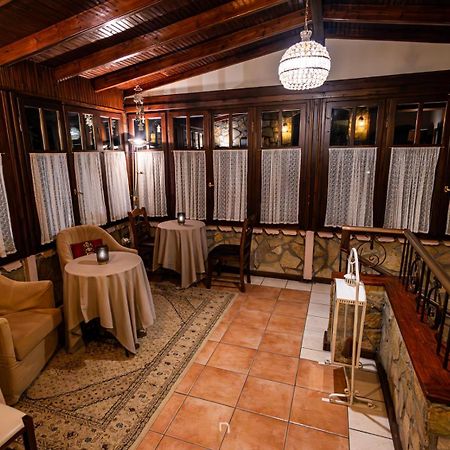 Fanaras Hotel 卡拉维塔 外观 照片