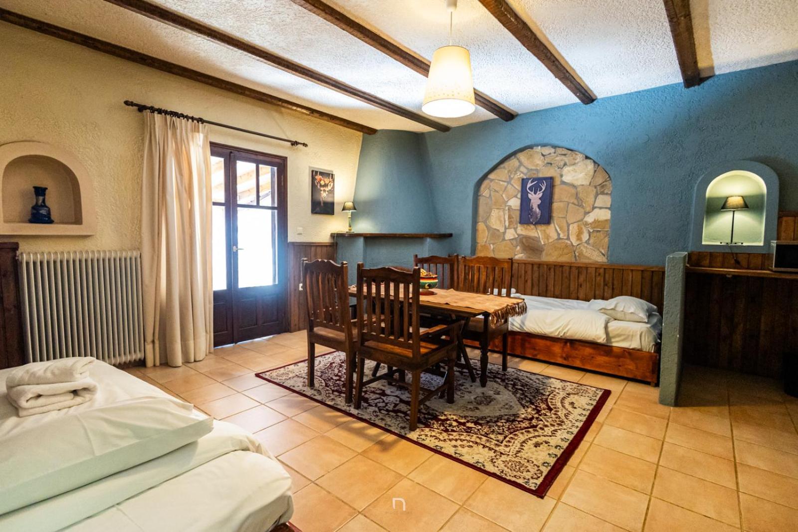 Fanaras Hotel 卡拉维塔 外观 照片