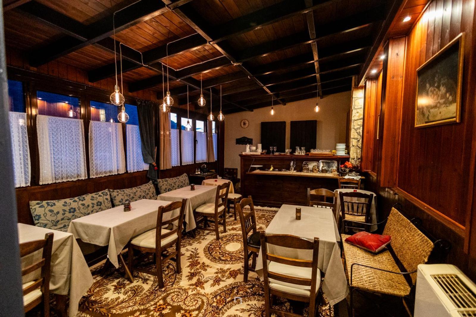 Fanaras Hotel 卡拉维塔 外观 照片