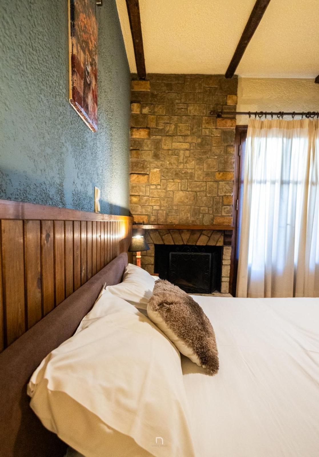 Fanaras Hotel 卡拉维塔 外观 照片